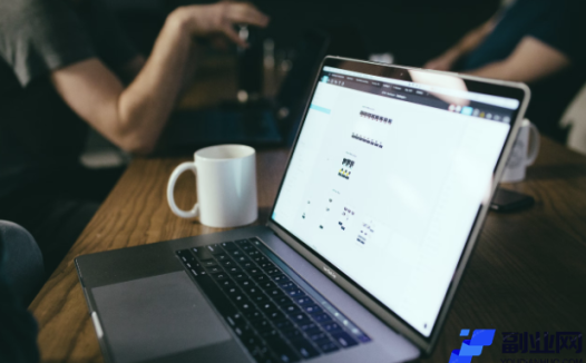 2025年新手小白适合做抖音橱窗达人还是抖音小店？