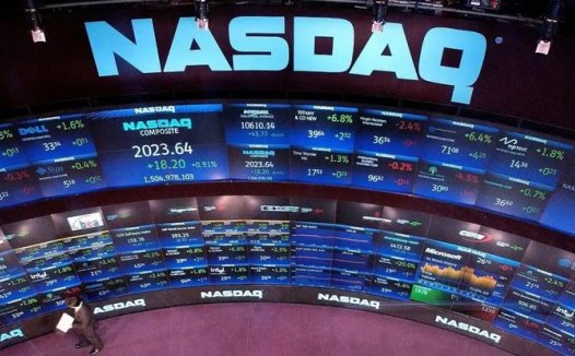 8 亿中国人不知道的赚钱逻辑：标普 500、纳指年化 10%，定投能破波动难题