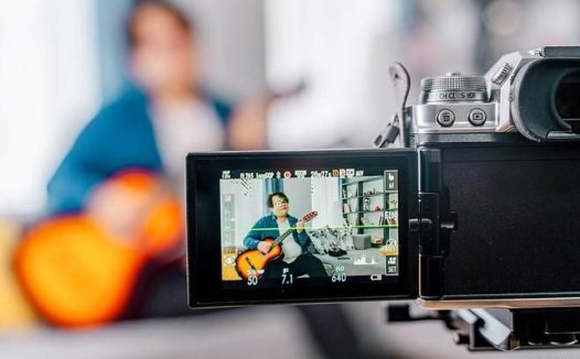 做自媒体，要不要日更？