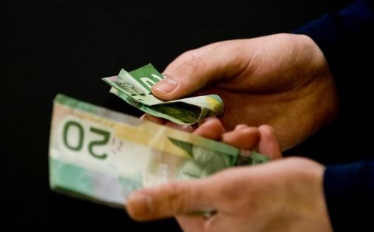 “我的副业收入是工资的三倍”，这四个副业普通人都可以做！